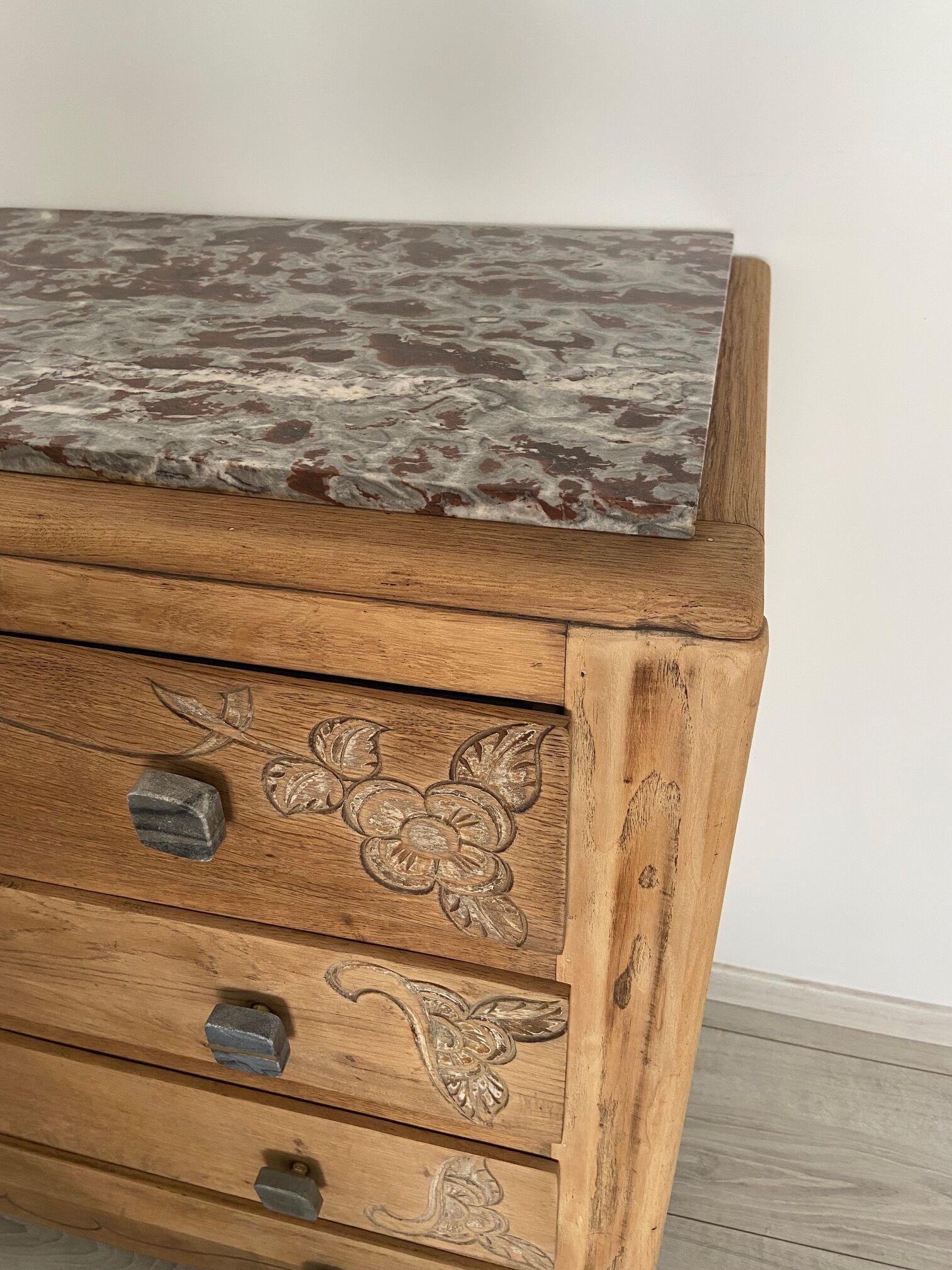 Art Deco chest of drawers