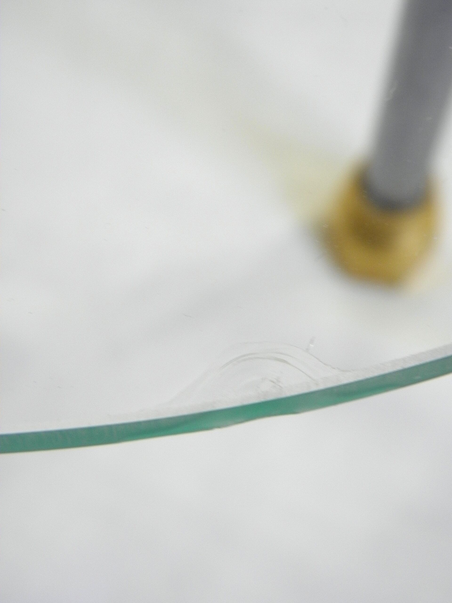 Table basse en verre et métal à plateaux modulables