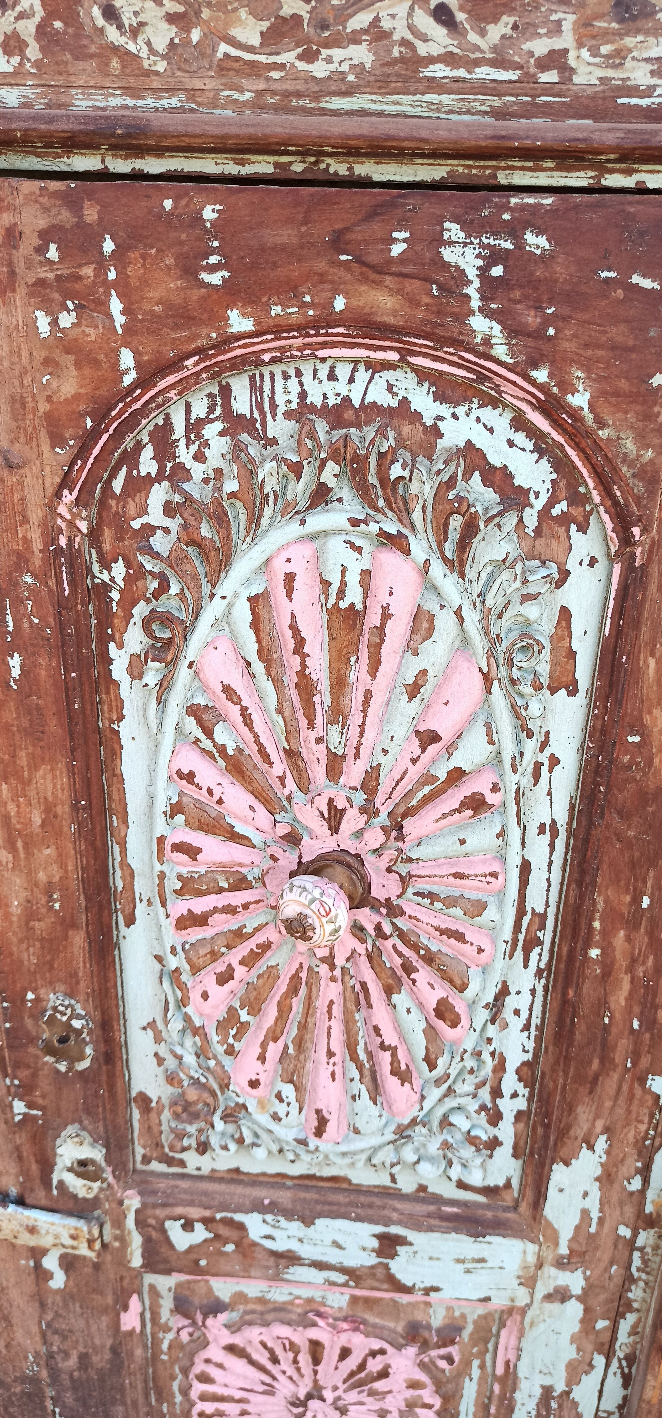 Old wooden cabinet - 2 doors and 1 drawer