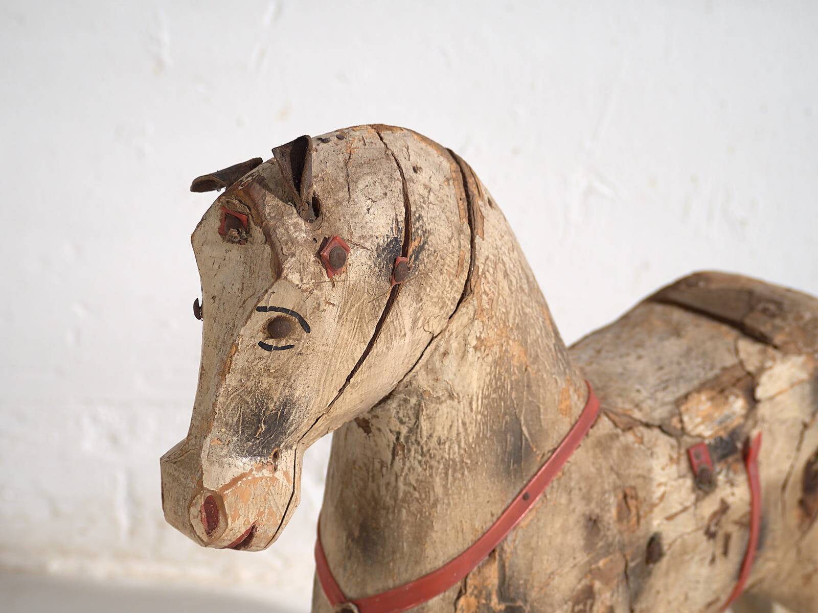 Cheval à bascule ancien (France, vers 1920)