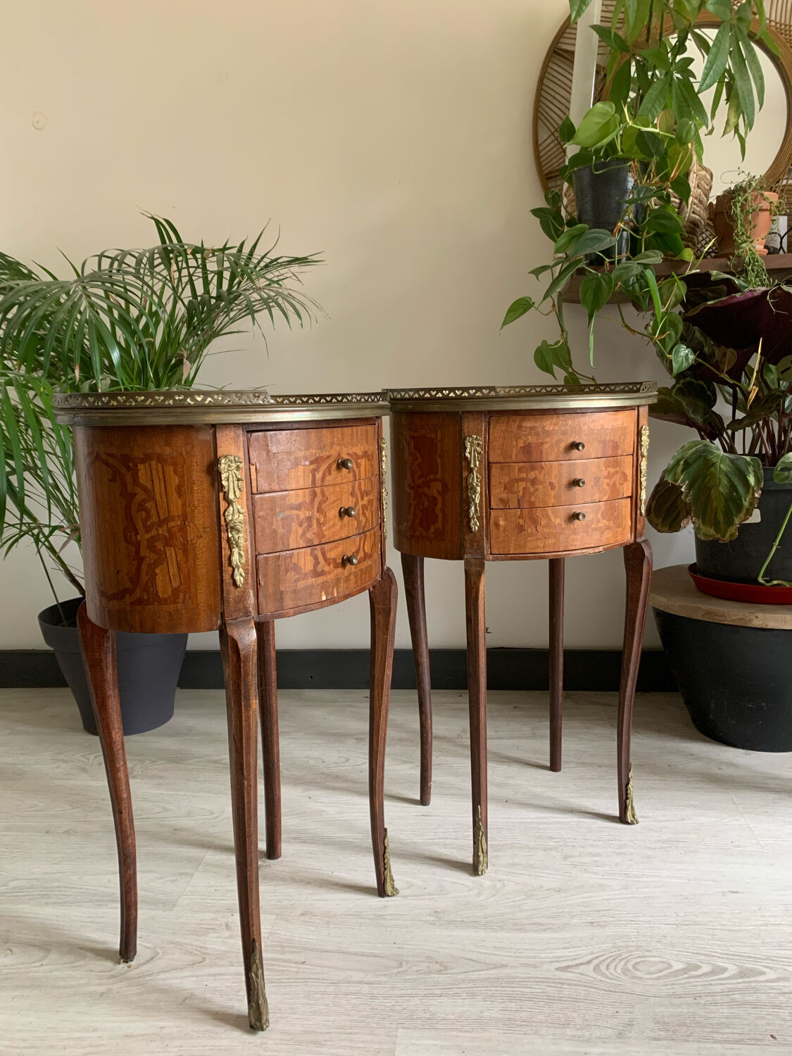 Pair of bedside tables in the shape of a stab, Louis XVI style
