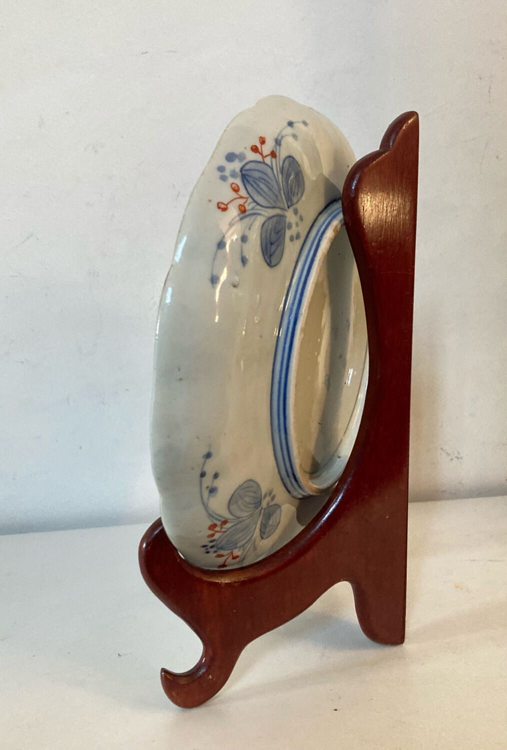 Imari porcelain plate, Japan, 19th century, hand-decorated