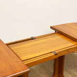 Extendable mid century oval teak dining table by Glostrup, 1960s