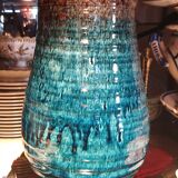 Stoneware ceramic vase with color gradient from the Accolay workshop
