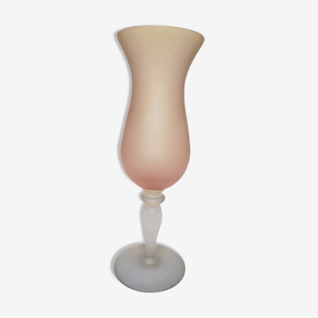 Vase sur pied en opaline