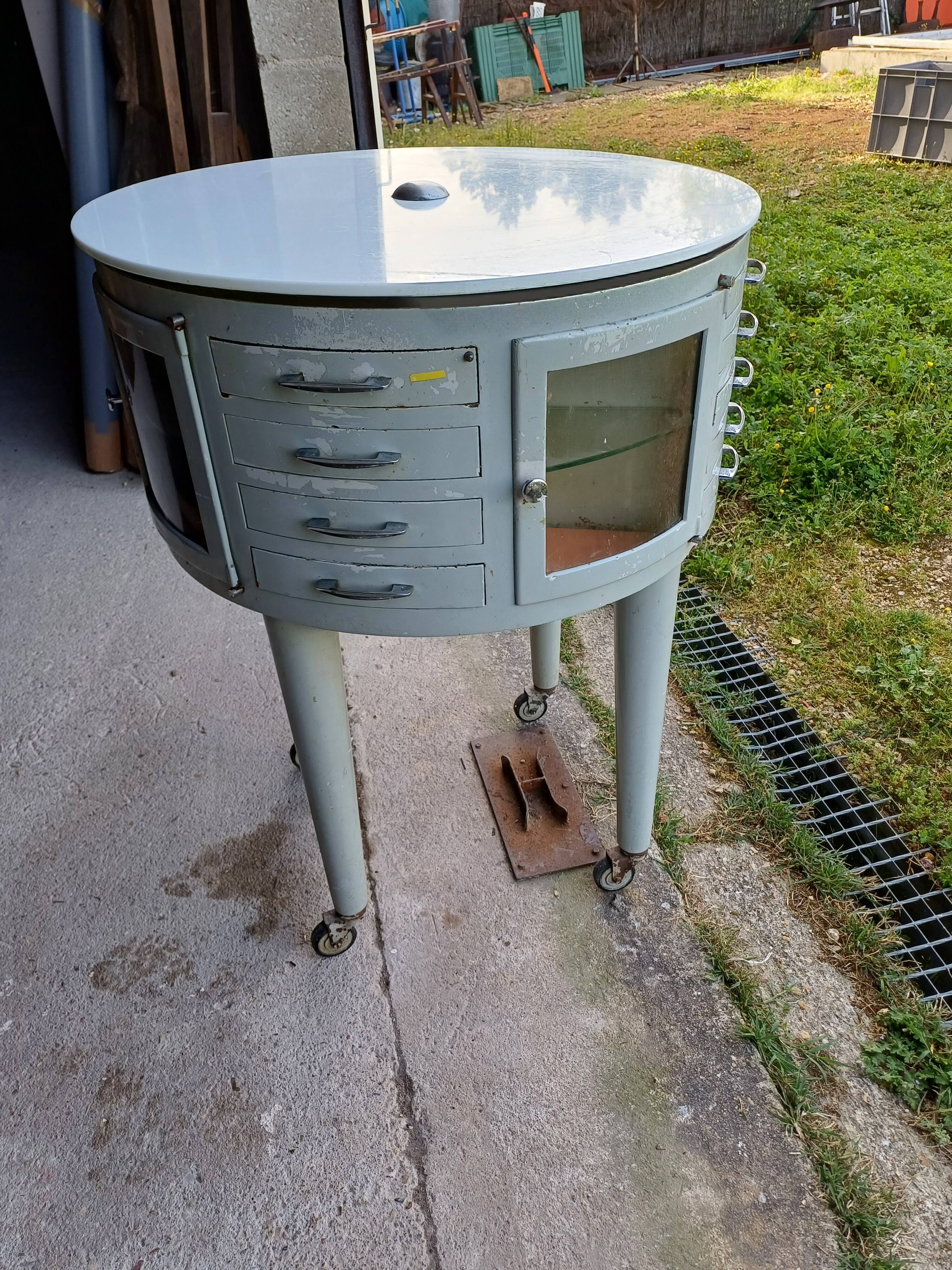 Girator dentist furniture from the 1950s