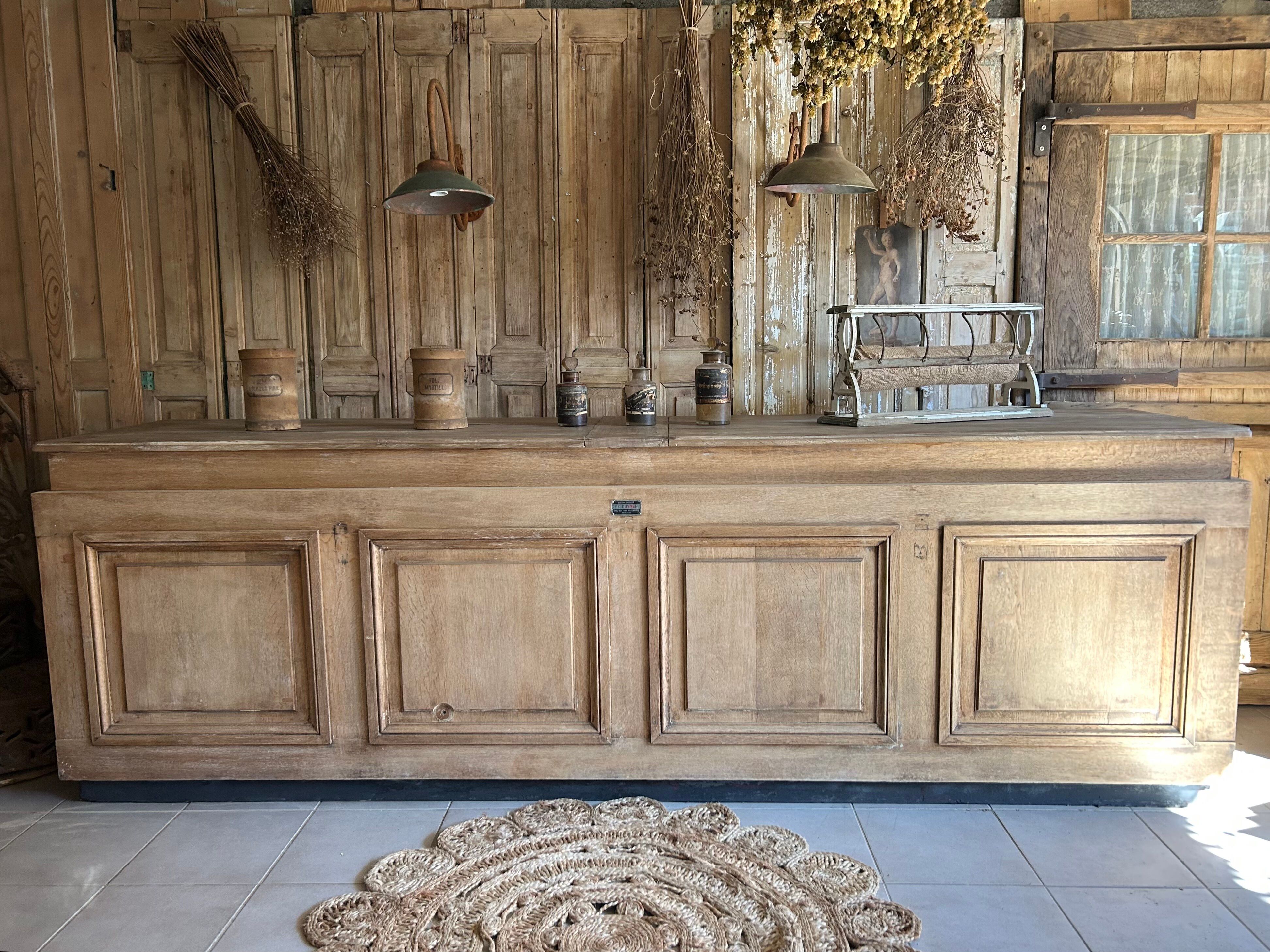 Exceptional large oak counter 288 cm