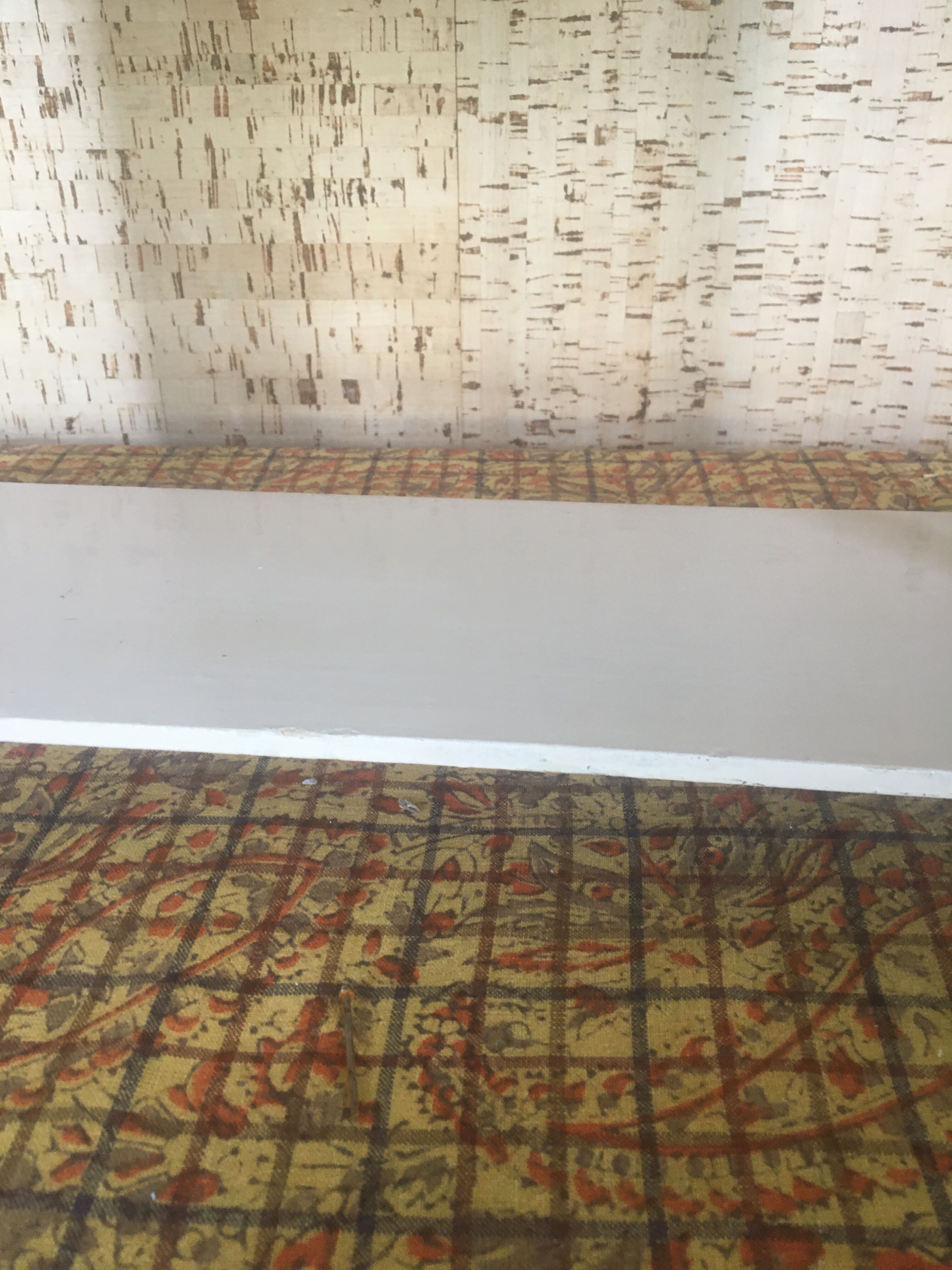 Wall-mounted shelf cabinet to hang