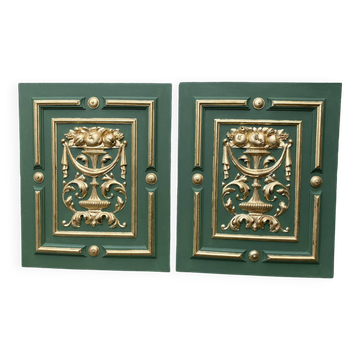Paire de panneaux en bois sculpté et doré à la feuille