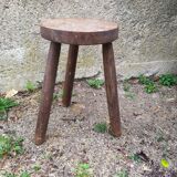Tripod farm stool
