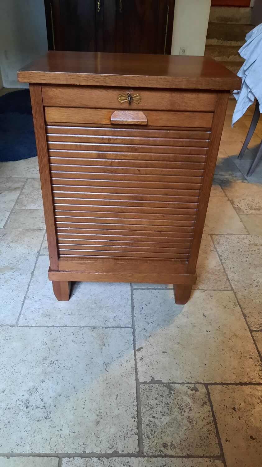 Curtain binder cabinet