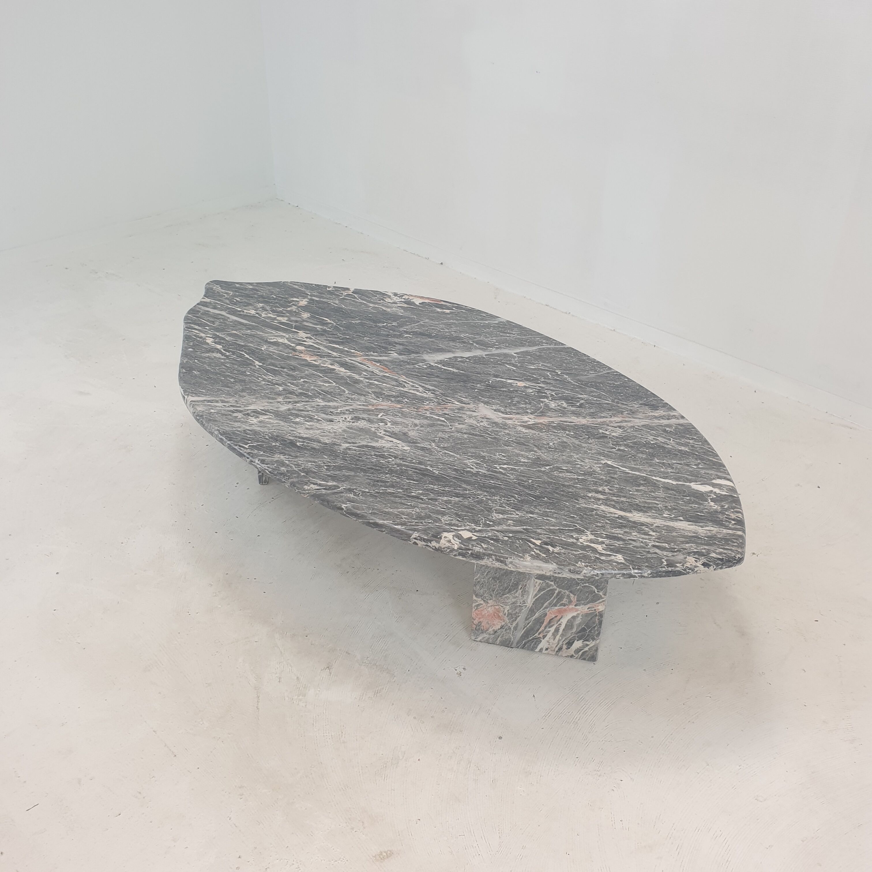 Italian marble leaf shape coffee table, 1980's