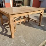 Extendable oak table