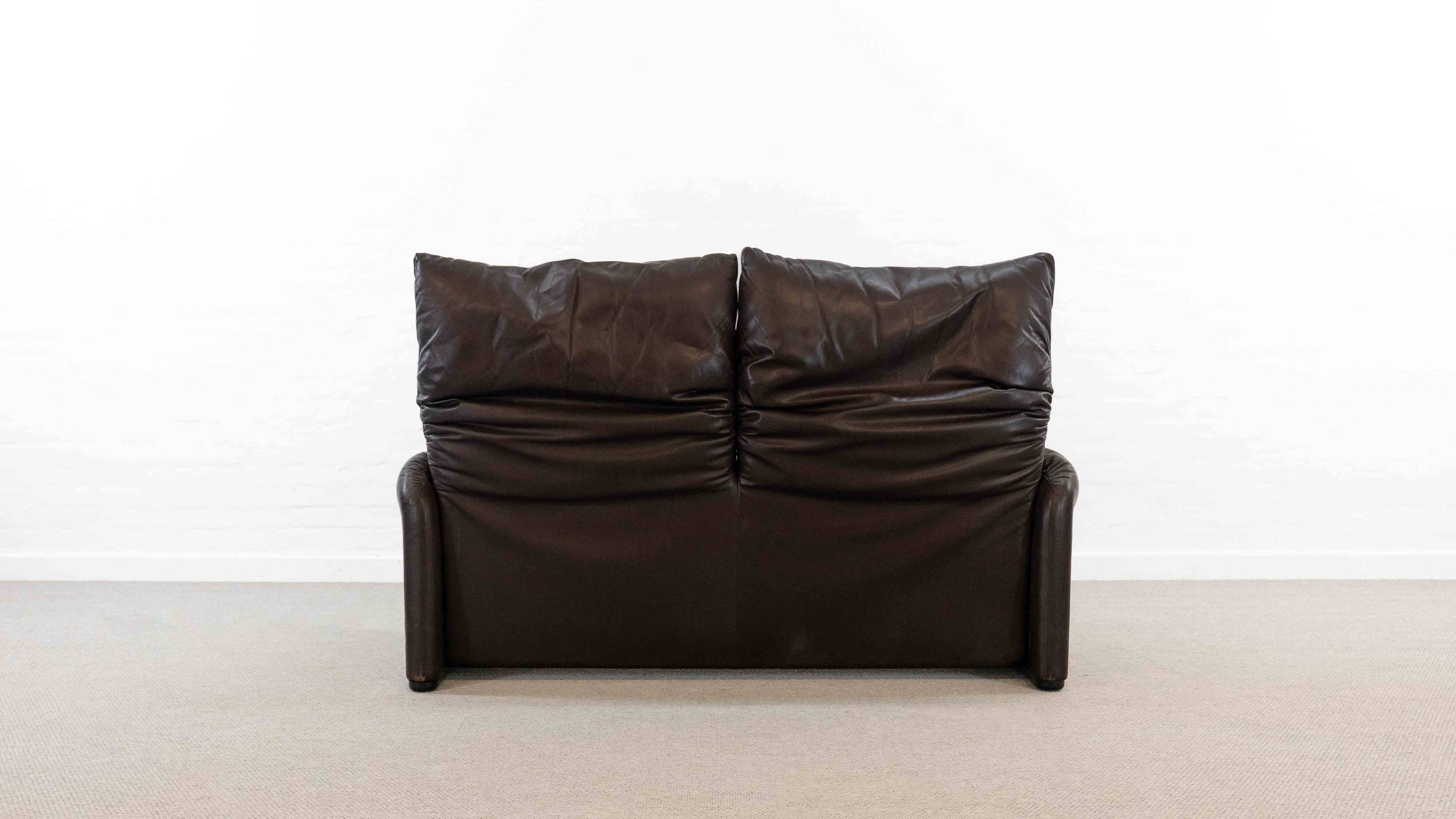 Brown leather 2-seater sofa Cassina Maralunga by Vico Magistretti