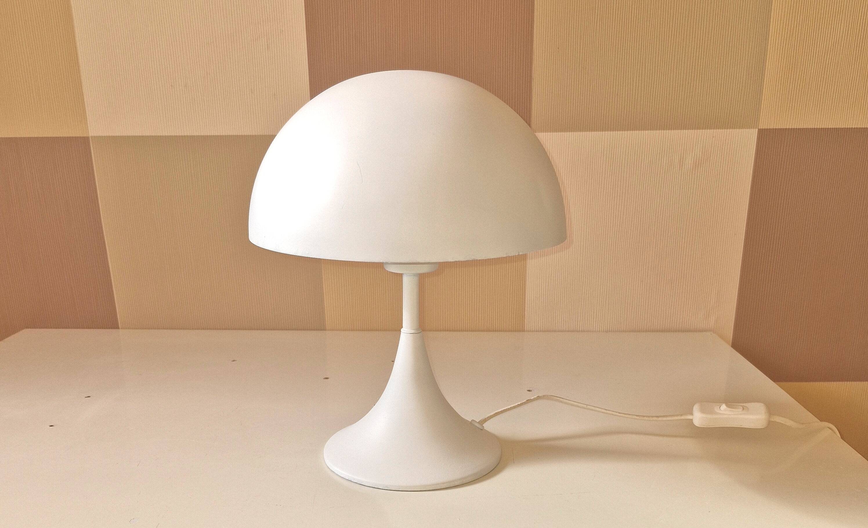 White mushroom lamp
