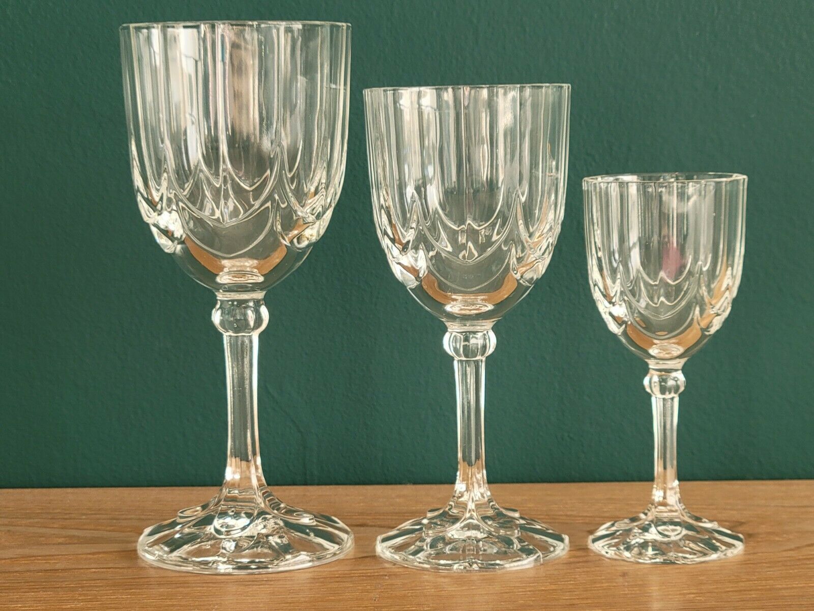 18 art deco walking glasses: service for 6 people (water, wine, liqueur)