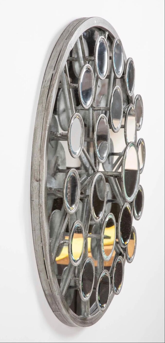 Mirror with round facets design