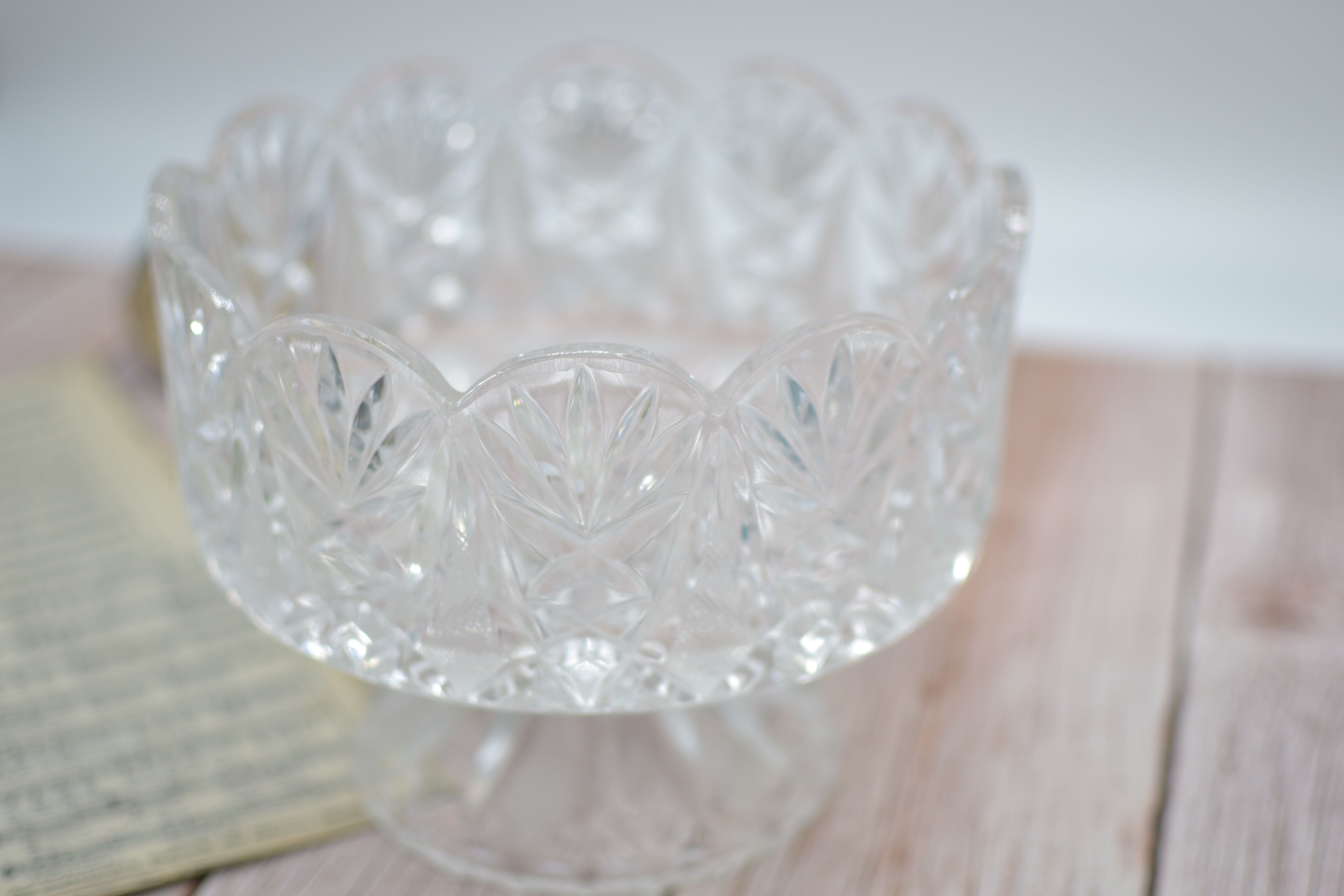 Crystal fruit cup with rounded edges