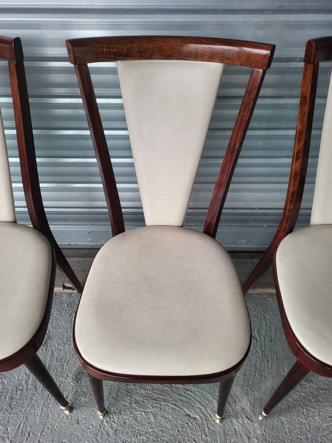 Set of 6 Baumann N°84 vintage chairs in very good condition.