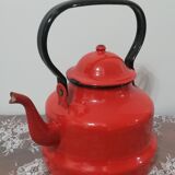 Bouilloire en tôle émaillée rouge