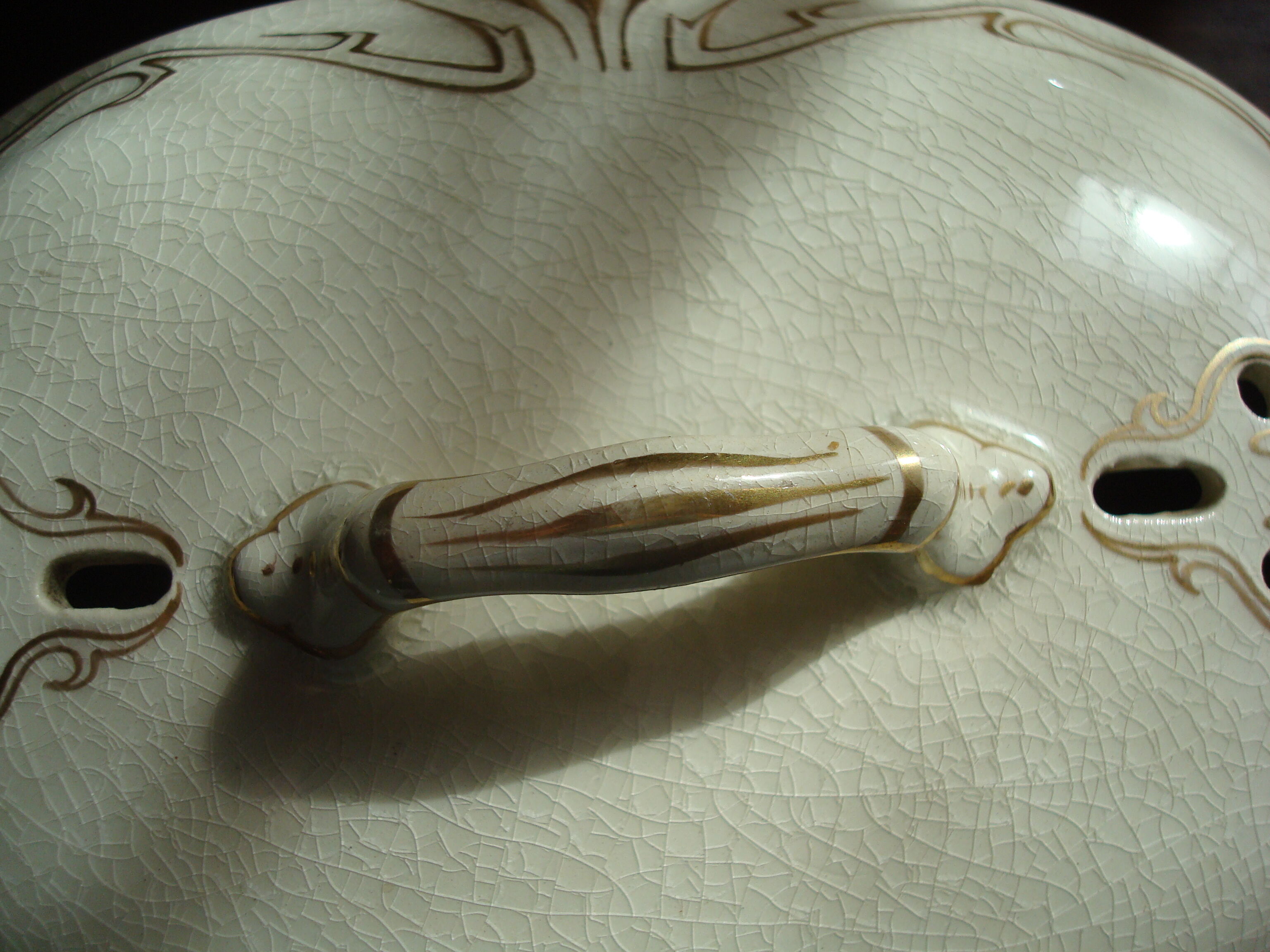 Brush holder and soap holder hamage nord, art nouveau, floral décor edging gold.