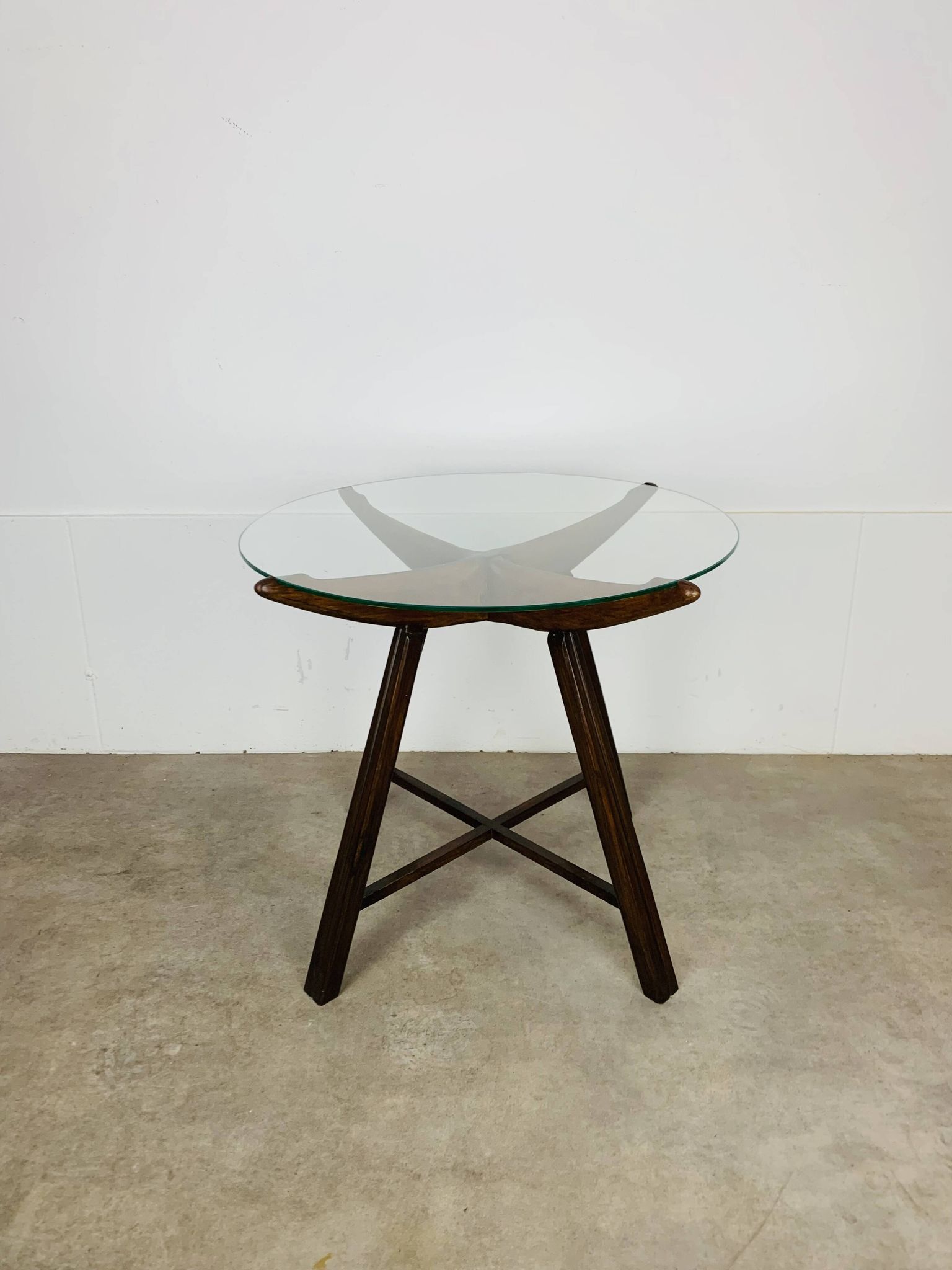 Table d’appoint en bois et verre, Italie, années 60, guéridon