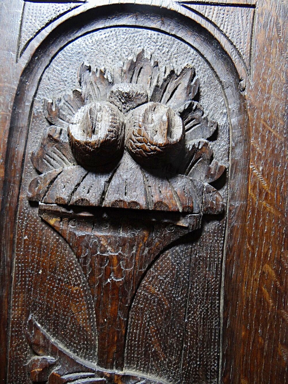 Pair of decorative wall panels in carved wood from the 19th century.