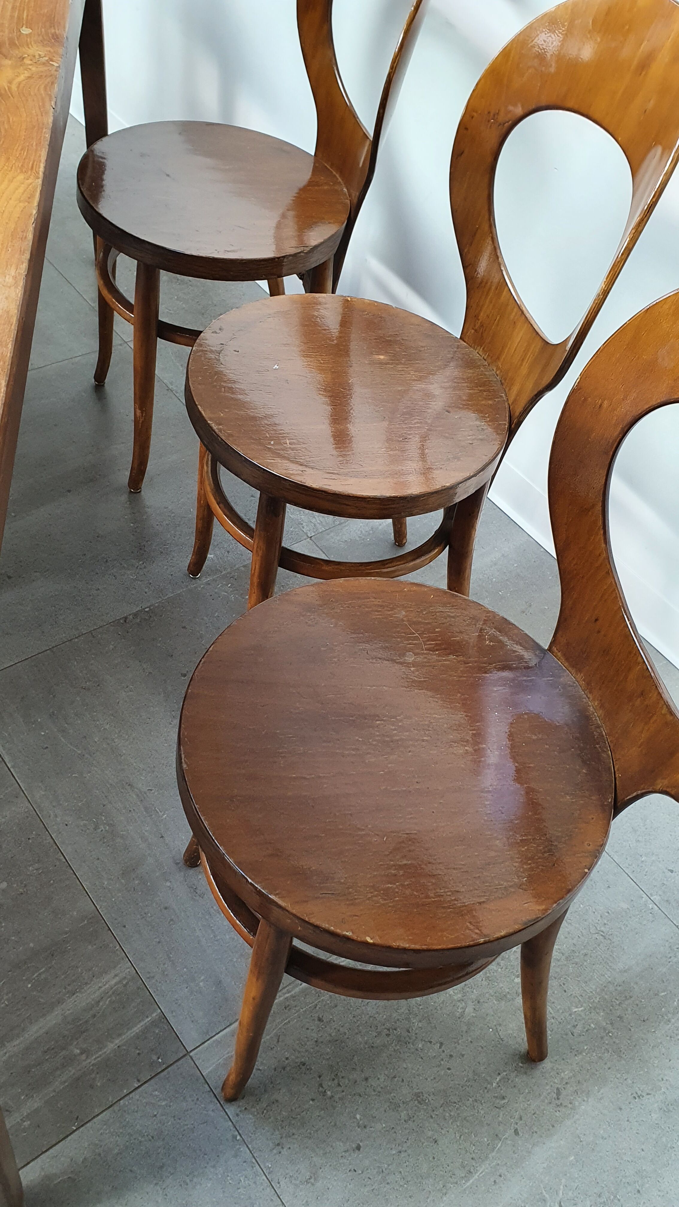 Ensemble table de ferme et 6 chaises Mouettes de Baumann