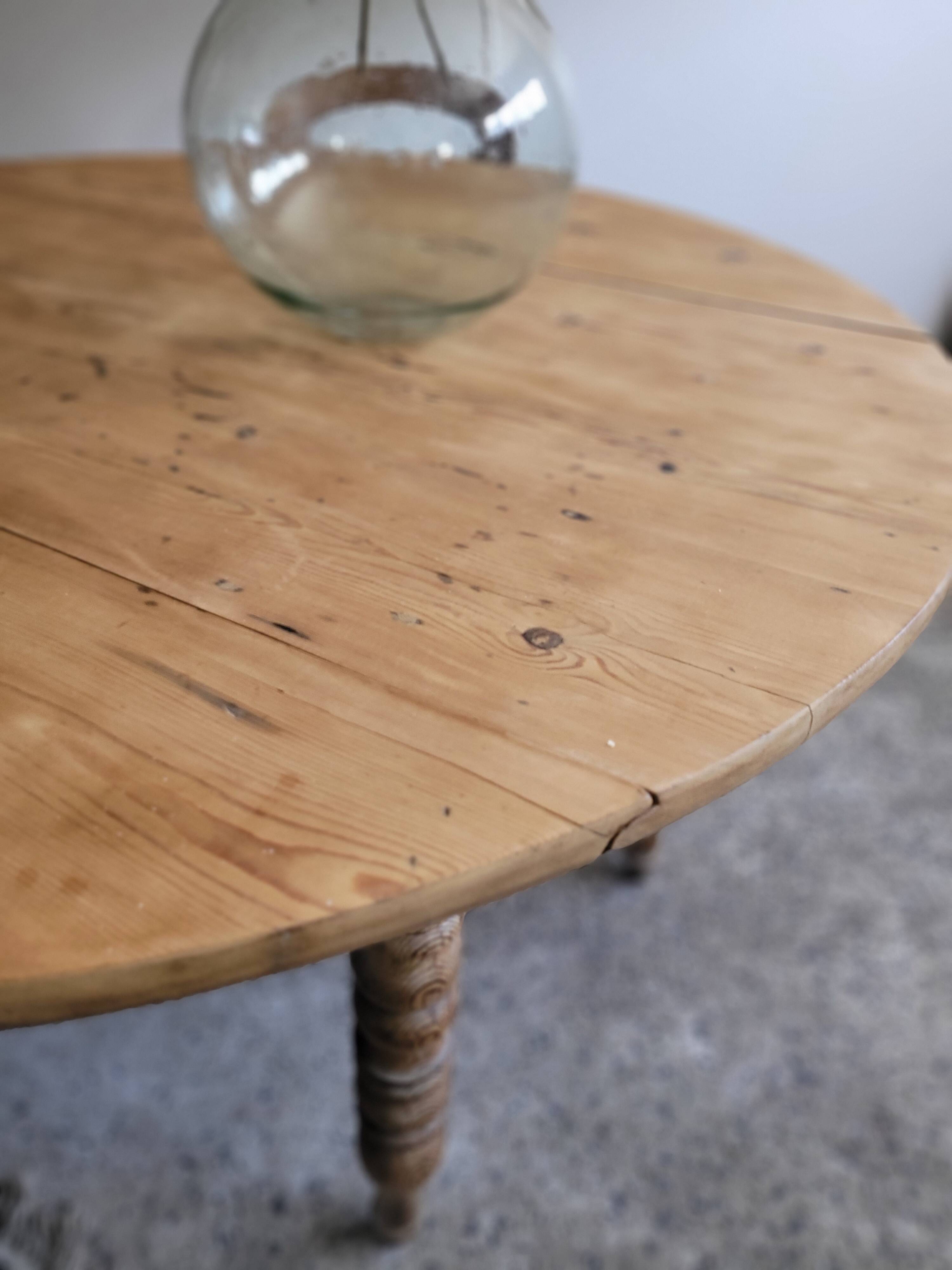 Round table with solid wood leaves