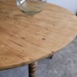 Round table with solid wood leaves