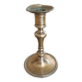 Haute Epoque candle holder in bronze