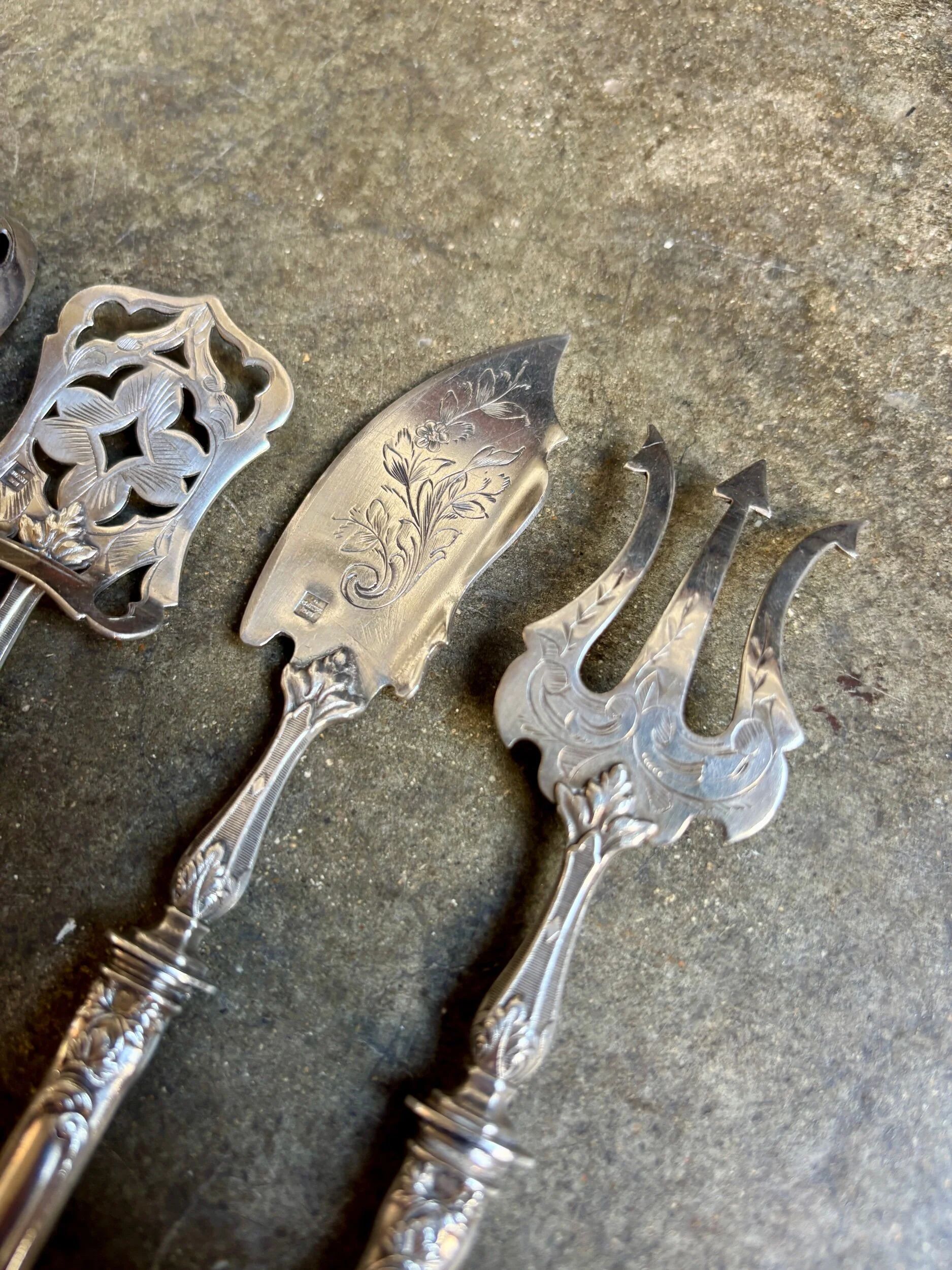 4 silver bonbon spoons engraved "HS"