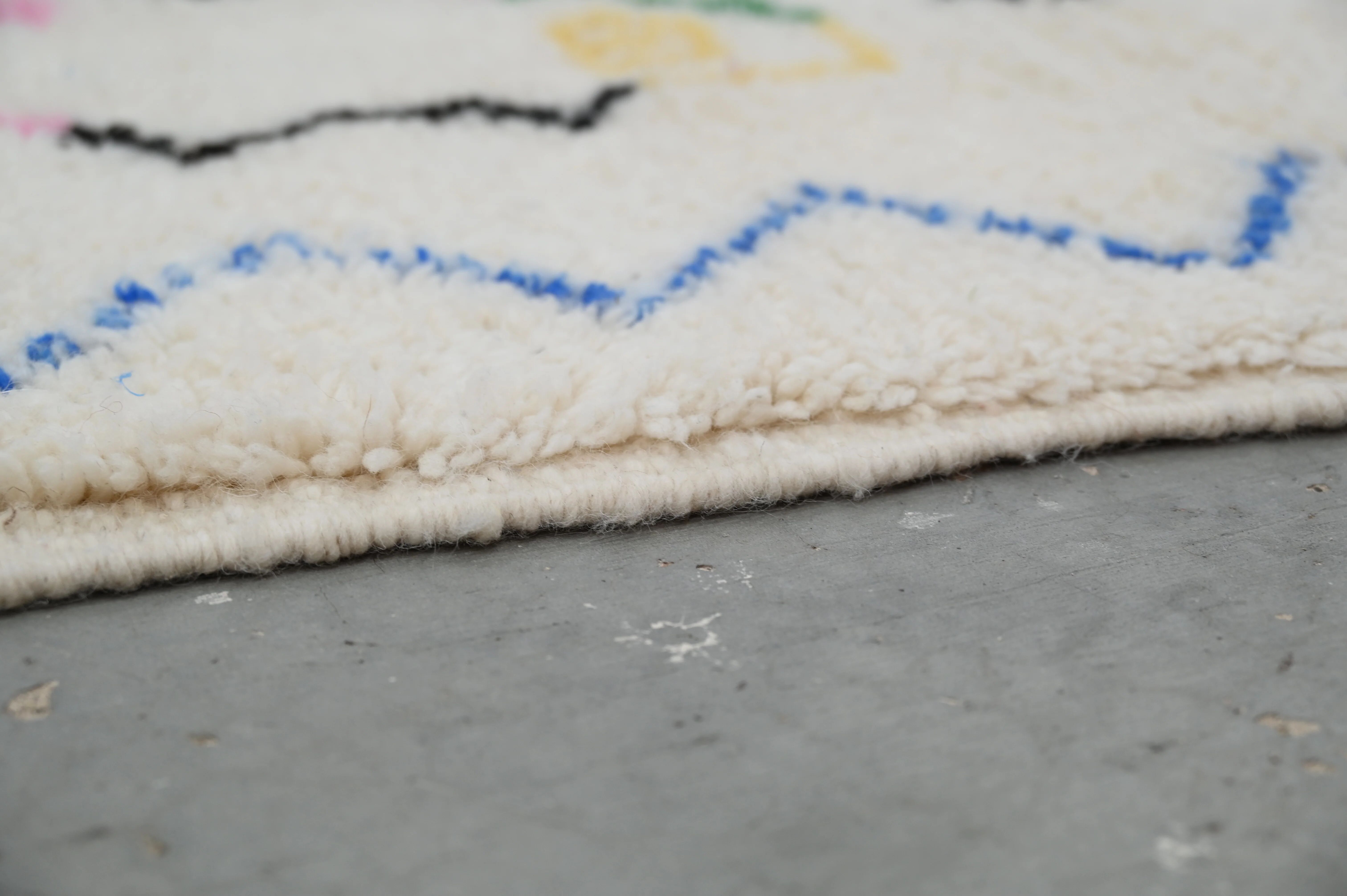 Handwoven coloured wool rug, 145 x 105 cm - P426