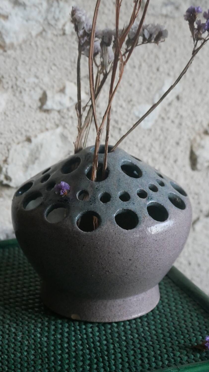 Stoneware flower holder Accolay