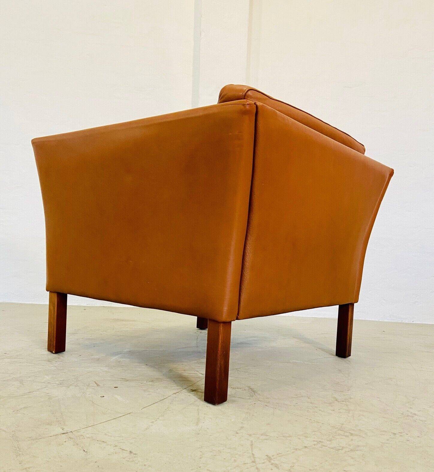 Fauteuil lounge scandinave vintage en cuir cognac, style milieu du siècle