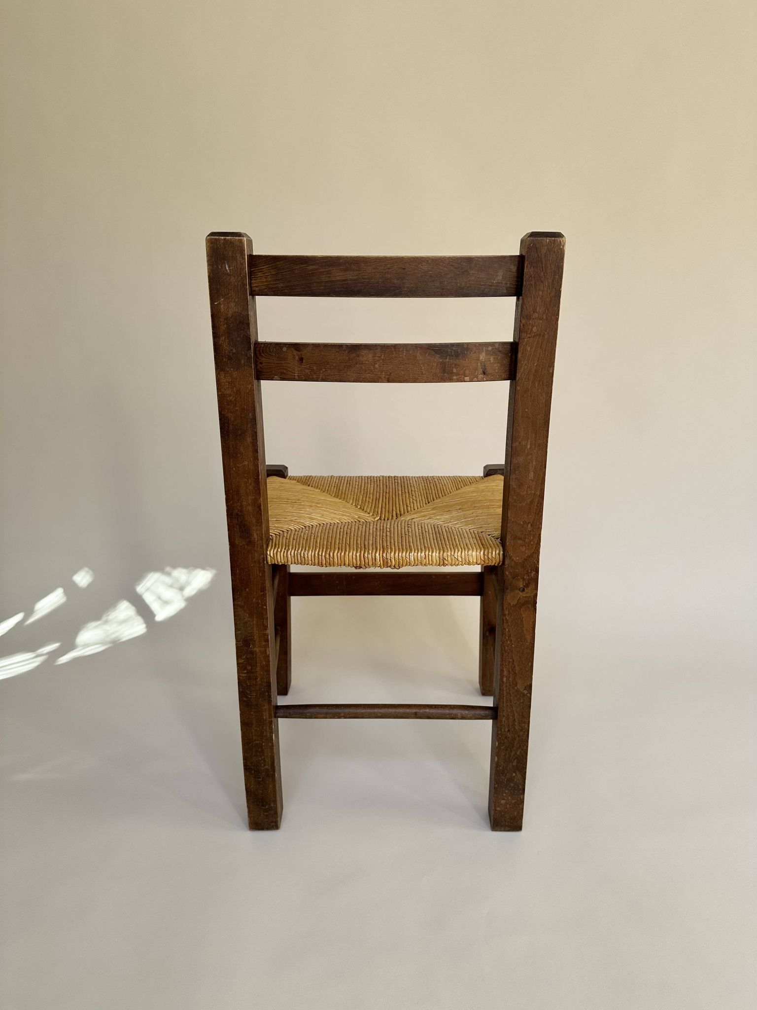 Set de quatre chaises paysannes paillées