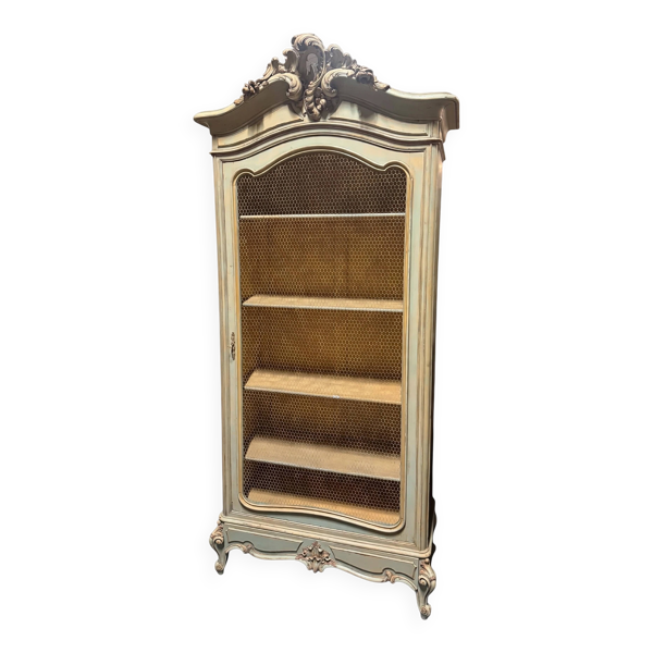 Armoire Bibliothèque Grillagée de Style Louis XV à Fronton Sculpté