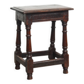 Tabouret ancien en chêne anglais du XVIIe siècle