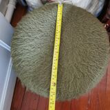 Deux poufs moumoute