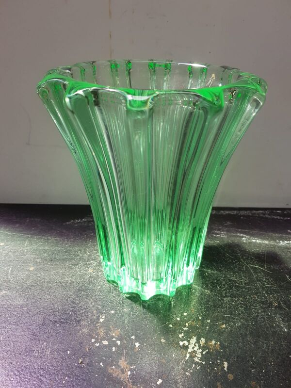 Ancien vase p d’avesn verre vert uranium made in france vintage