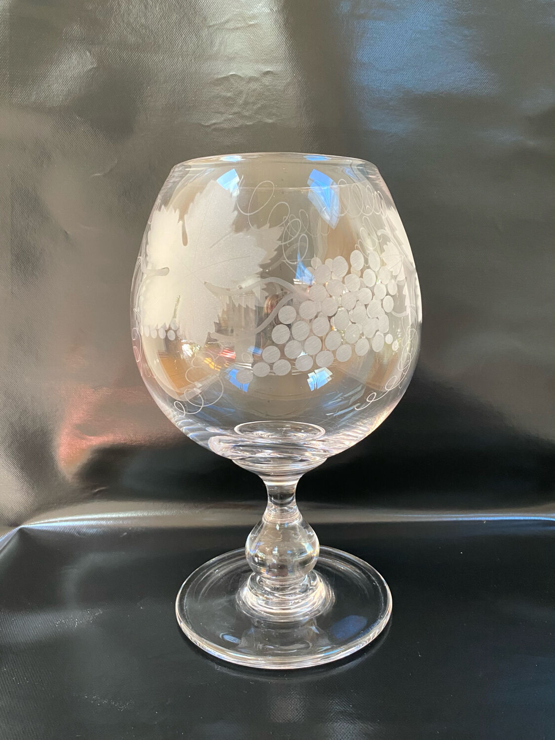 Large engraved grape crystal bowl St Hilaire