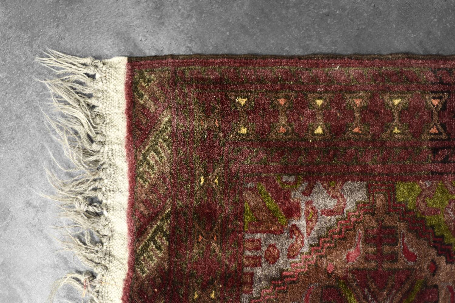 Vintage handwoven Turkmen Ersari oriental rug, 1950s.