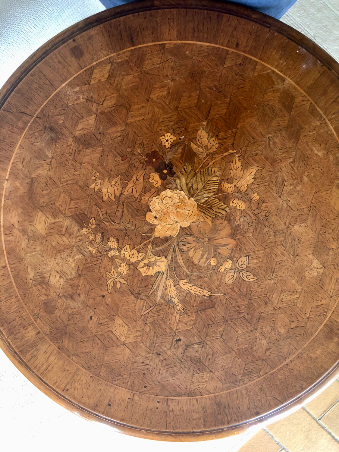 Napoleon era inlaid pedestal table 3