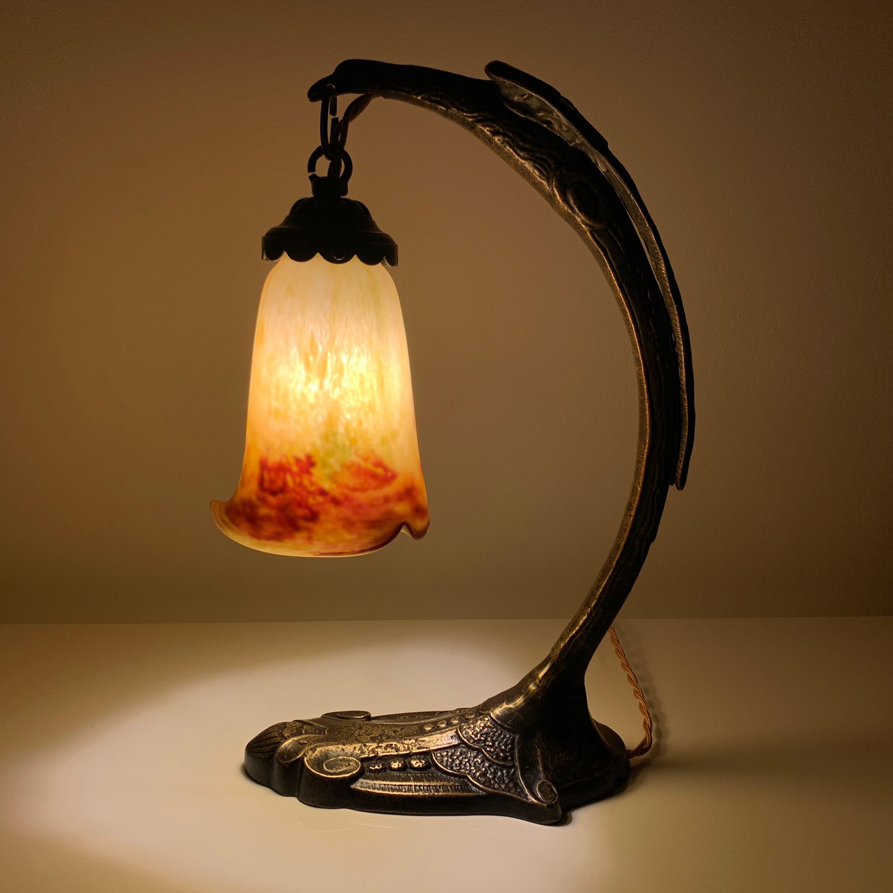Bronze eagle lamp patinated and Art Nouveau style glass pate