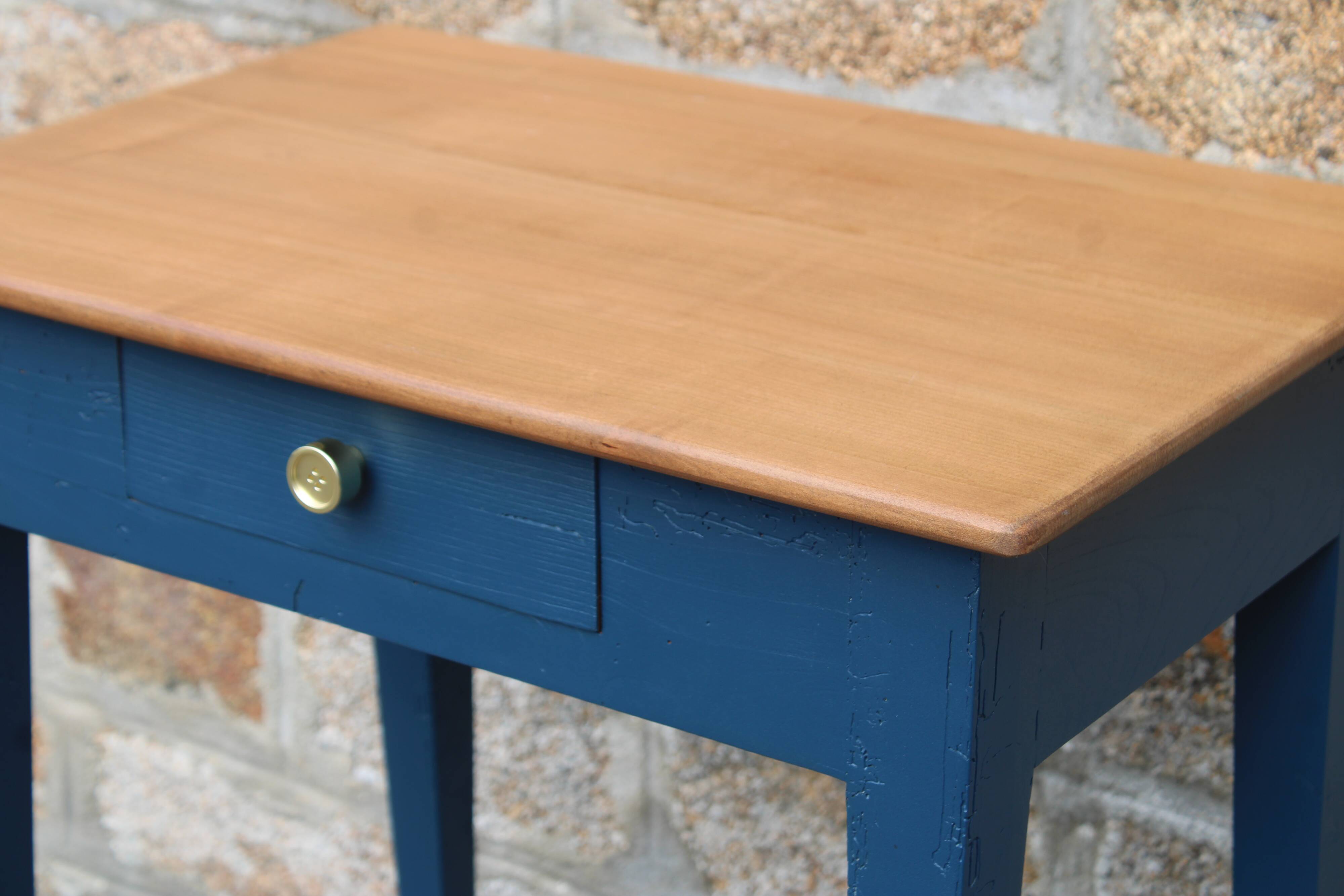 Table d’appoint ancienne rénovée – plateau bois naturel