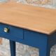 Table d’appoint ancienne rénovée – plateau bois naturel