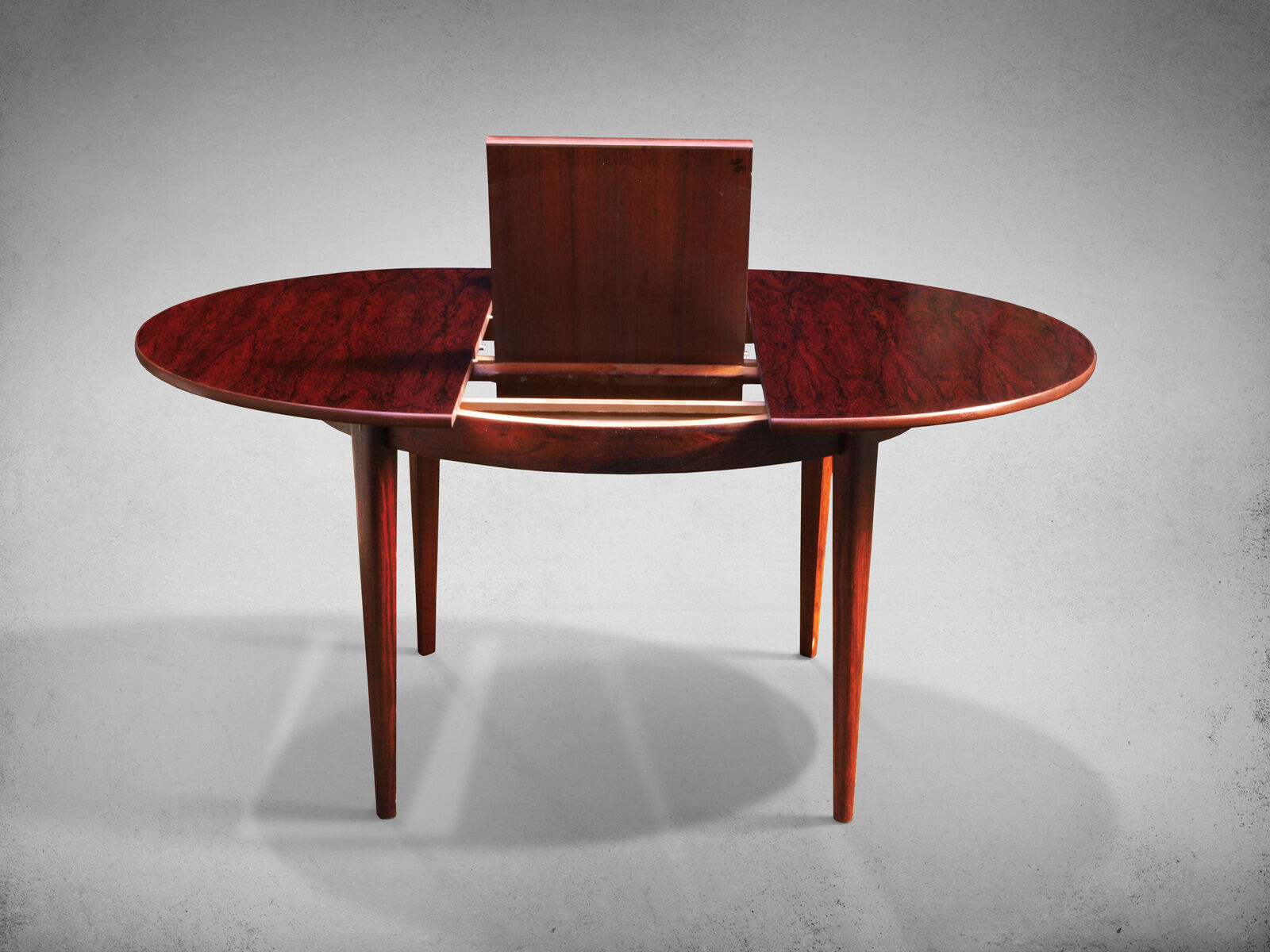 Rio rosewood dining table