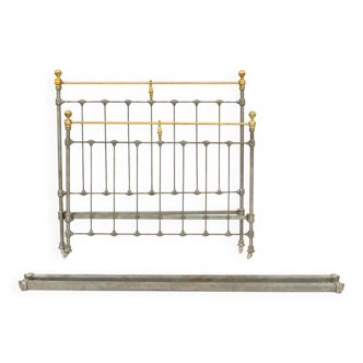 Metal bed