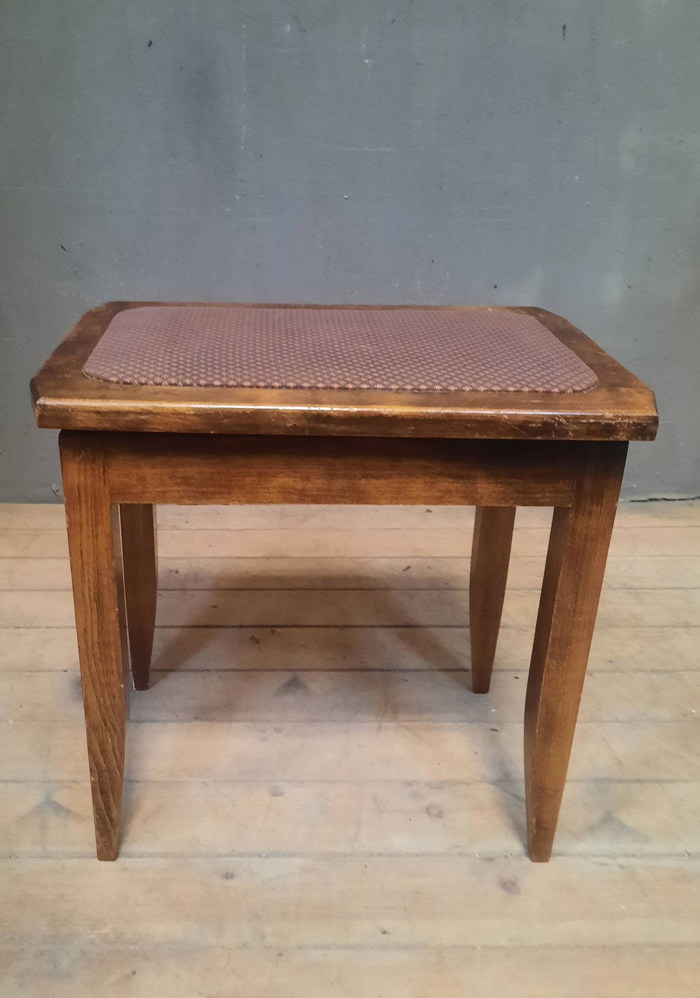 Adjustable height piano stool