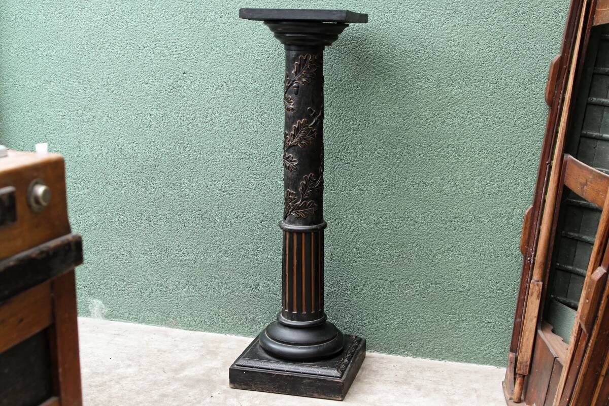 Napoleon 3 carved wooden column oak leaves